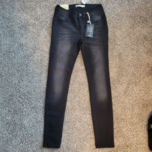 Black skinny jeans NWT
